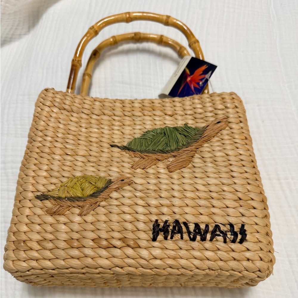 Handwoven Straw Bamboo Handle Purse “Hawaii” Leaf Design Beach Resort Tote Bag - Picture 1 of 8